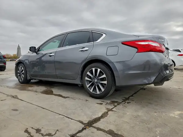 1N4AL3AP0HC123063 2017 NISSAN ALTIMA - Image 2