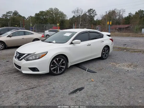 1N4AL3AP0HC125122 2017 NISSAN ALTIMA - Image 2