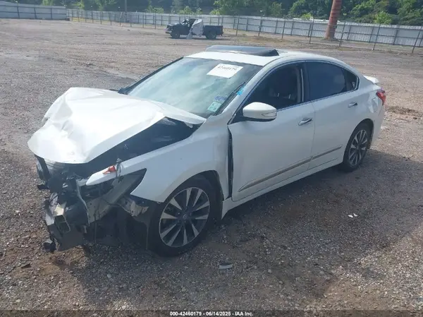 1N4AL3AP0HC126075 2017 NISSAN ALTIMA - Image 2