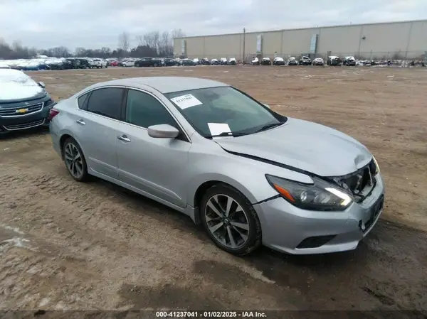 1N4AL3AP0HC135844 2017 NISSAN ALTIMA - Image 1