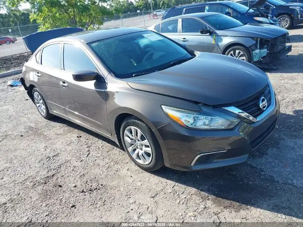 1N4AL3AP0HC136556 2017 NISSAN ALTIMA - Image 1