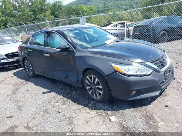 1N4AL3AP0HC144575 2017 NISSAN ALTIMA - Image 1