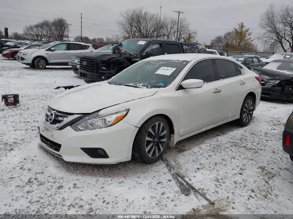 1N4AL3AP0HC175213 2017 NISSAN ALTIMA - Image 2
