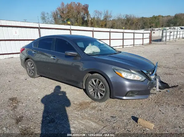 1N4AL3AP0HC257720 2017 NISSAN ALTIMA - Image 1