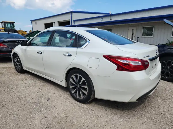 1N4AL3AP0HC279961 2017 NISSAN ALTIMA - Image 2