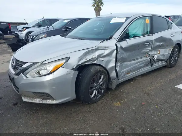 1N4AL3AP0HN305270 2017 NISSAN ALTIMA - Image 2