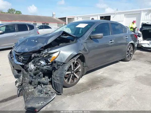 1N4AL3AP0JC105703 2018 NISSAN ALTIMA - Image 2