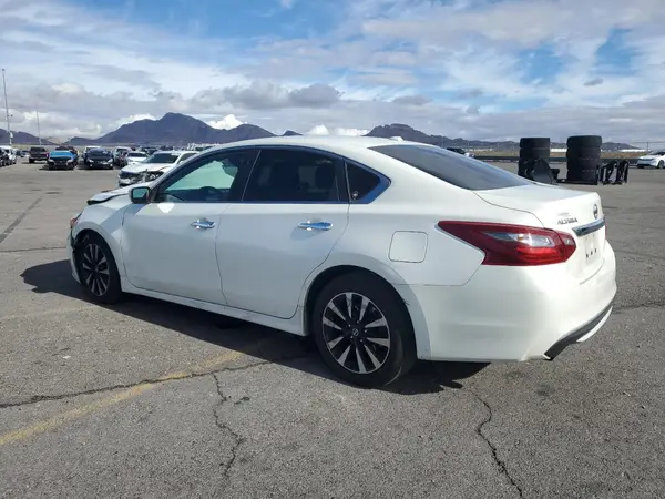 1N4AL3AP0JC110643 2018 NISSAN ALTIMA - Image 2