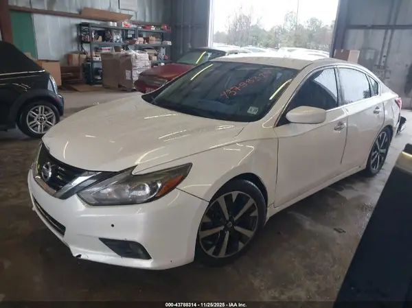 1N4AL3AP0JC118953 2018 NISSAN ALTIMA - Image 2