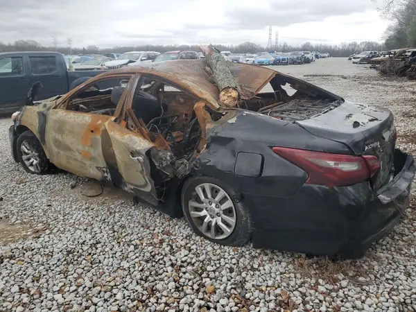 1N4AL3AP0JC127961 2018 NISSAN ALTIMA - Image 2