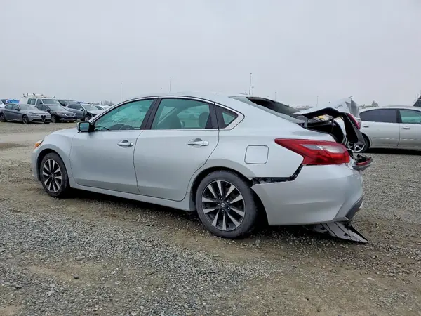 1N4AL3AP0JC128382 2018 NISSAN ALTIMA - Image 2