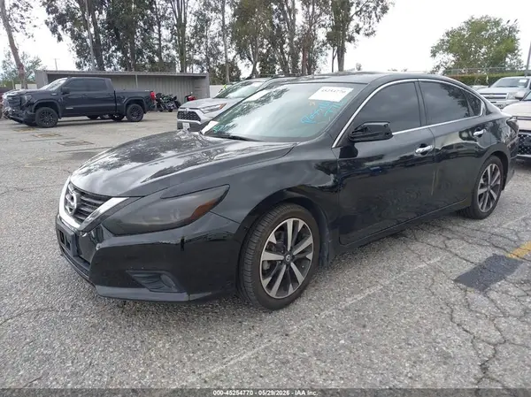 1N4AL3AP0JC129905 2018 NISSAN ALTIMA - Image 2