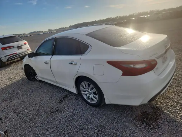 1N4AL3AP0JC130598 2018 NISSAN ALTIMA - Image 2