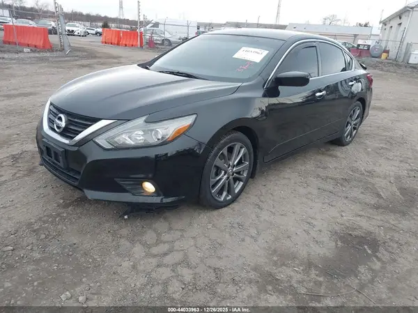 1N4AL3AP0JC133789 2018 NISSAN ALTIMA - Image 2