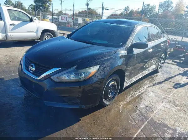 1N4AL3AP0JC135767 2018 NISSAN ALTIMA - Image 2