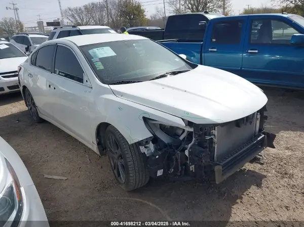 1N4AL3AP0JC140225 2018 NISSAN ALTIMA - Image 1