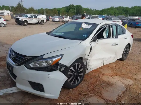 1N4AL3AP0JC142704 2018 NISSAN ALTIMA - Image 2