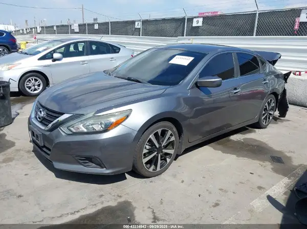 1N4AL3AP0JC143268 2018 NISSAN ALTIMA - Image 2