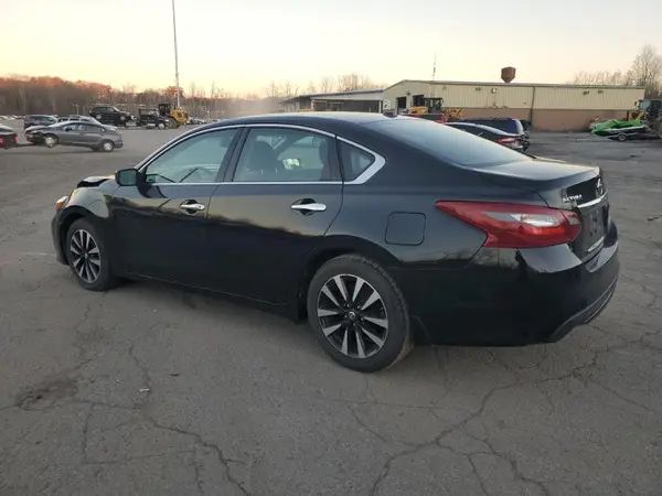 1N4AL3AP0JC143593 2018 NISSAN ALTIMA - Image 2