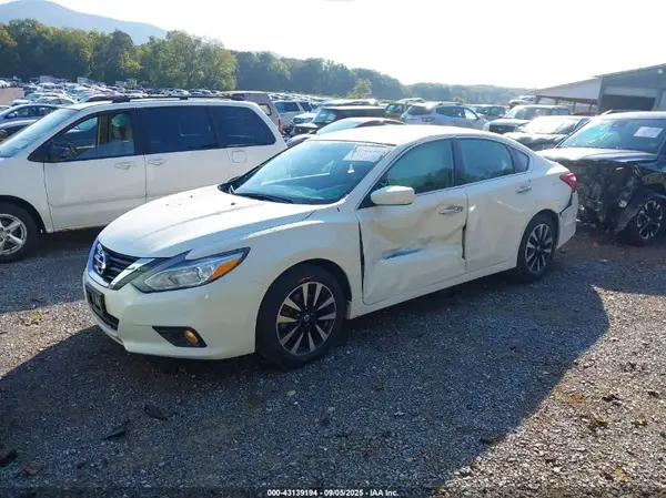 1N4AL3AP0JC146073 2018 NISSAN ALTIMA - Image 2