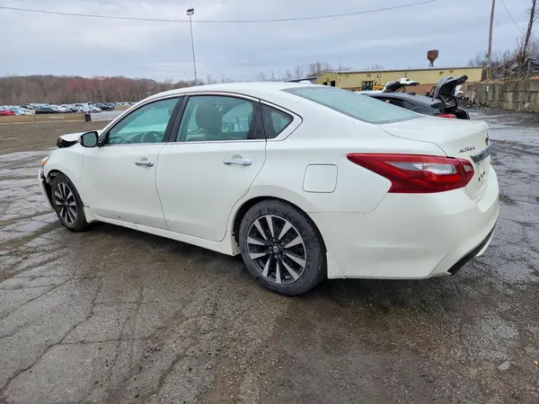 1N4AL3AP0JC157610 2018 NISSAN ALTIMA - Image 2