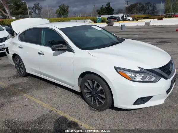 1N4AL3AP0JC157915 2018 NISSAN ALTIMA - Image 1
