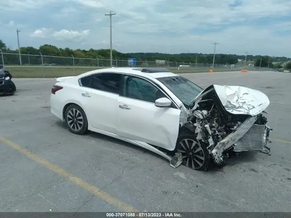 1N4AL3AP0JC158031 2018 NISSAN ALTIMA - Image 1