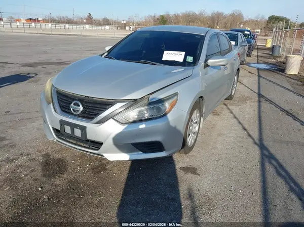 1N4AL3AP0JC161303 2018 NISSAN ALTIMA - Image 2