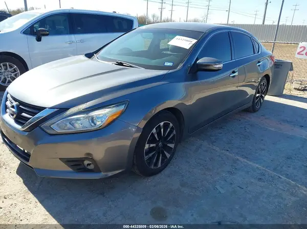 1N4AL3AP0JC168929 2018 NISSAN ALTIMA - Image 2