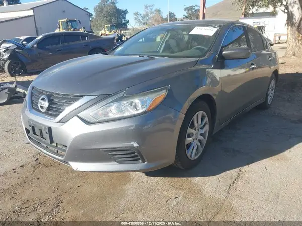 1N4AL3AP0JC170597 2018 NISSAN ALTIMA - Image 2