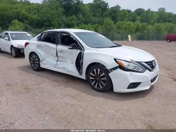 1N4AL3AP0JC173158 2018 NISSAN ALTIMA - Image 1