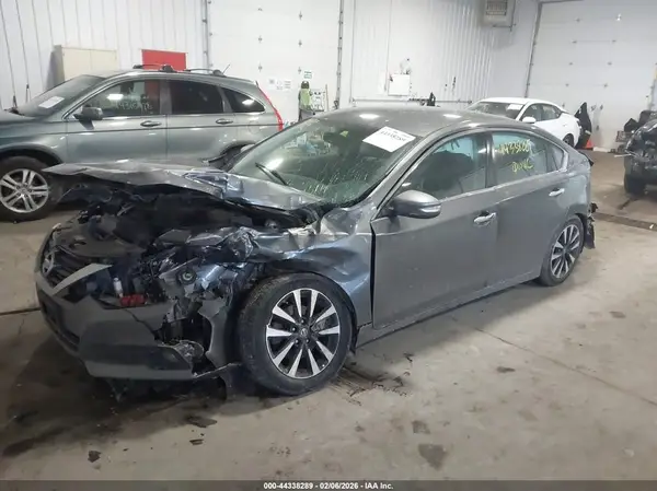 1N4AL3AP0JC181583 2018 NISSAN ALTIMA - Image 2