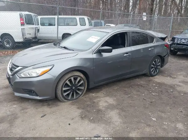1N4AL3AP0JC181678 2018 NISSAN ALTIMA - Image 2