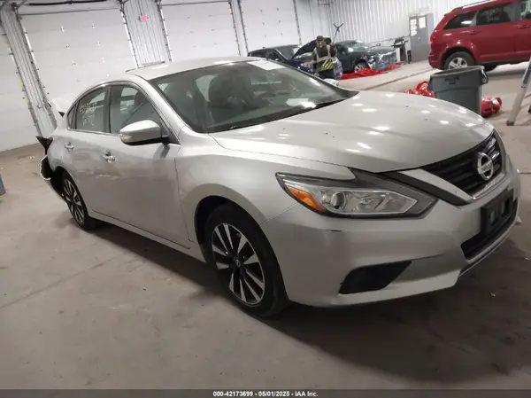1N4AL3AP0JC190249 2018 NISSAN ALTIMA - Image 1