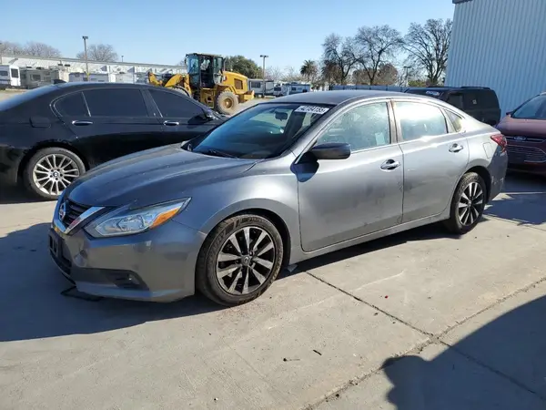 1N4AL3AP0JC197055 2018 NISSAN ALTIMA - Image 1