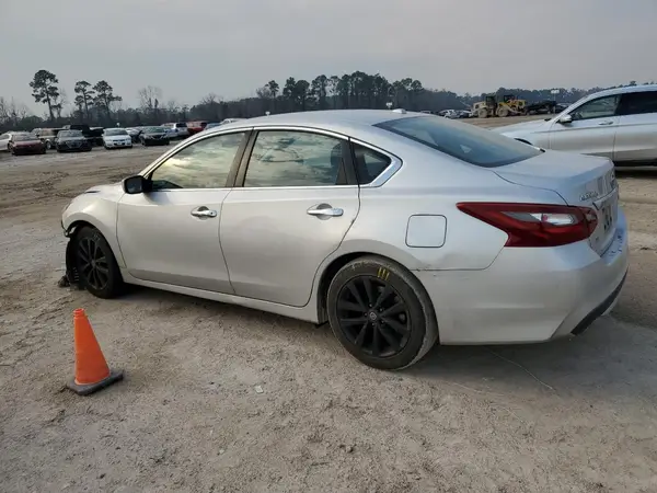 1N4AL3AP0JC208989 2018 NISSAN ALTIMA - Image 2