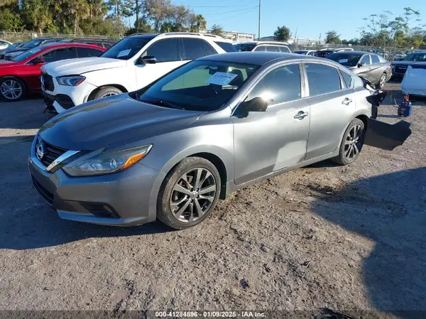1N4AL3AP0JC220267 2018 NISSAN ALTIMA - Image 2