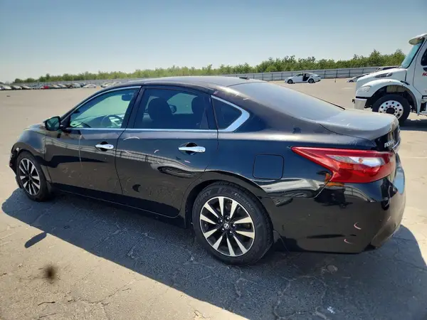 1N4AL3AP0JC221581 2018 NISSAN ALTIMA - Image 2