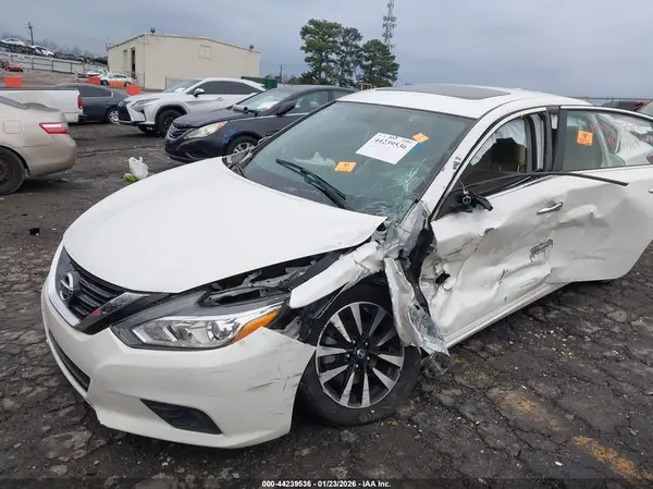 1N4AL3AP0JC225923 2018 NISSAN ALTIMA - Image 2
