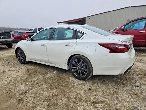 1N4AL3AP0JC233424 2018 NISSAN ALTIMA - Image 2
