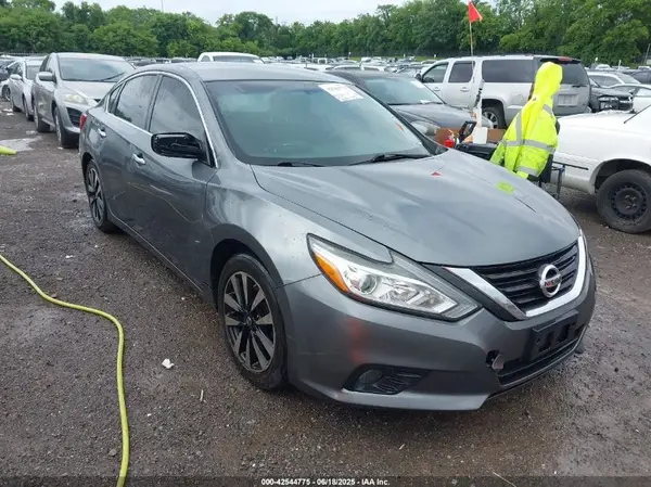 1N4AL3AP0JC233956 2018 NISSAN ALTIMA - Image 1