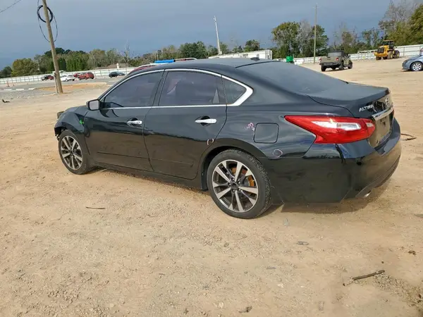 1N4AL3AP0JC236727 2018 NISSAN ALTIMA - Image 2