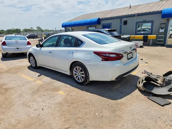 1N4AL3AP0JC239630 2018 NISSAN ALTIMA - Image 2