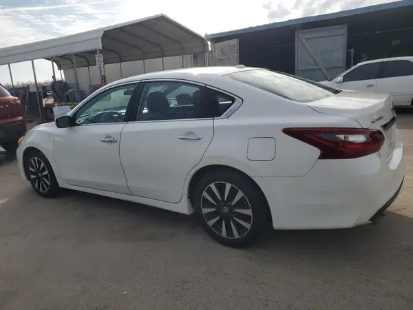 1N4AL3AP0JC252393 2018 NISSAN ALTIMA - Image 2