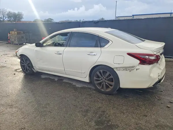 1N4AL3AP0JC254970 2018 NISSAN ALTIMA - Image 2