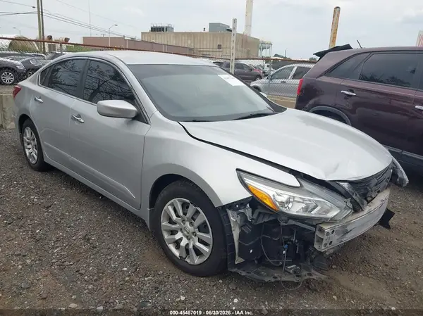 1N4AL3AP0JC268464 2018 NISSAN ALTIMA - Image 1