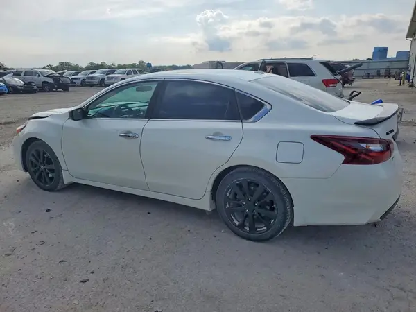1N4AL3AP0JC269565 2018 NISSAN ALTIMA - Image 2
