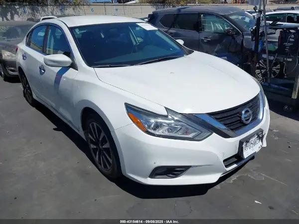 1N4AL3AP0JC269582 2018 NISSAN ALTIMA - Image 1