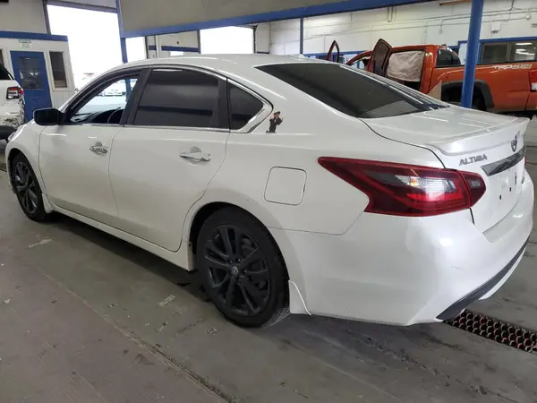 1N4AL3AP0JC269906 2018 NISSAN ALTIMA - Image 2