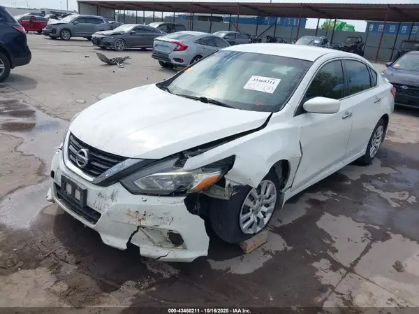 1N4AL3AP0JC275043 2018 NISSAN ALTIMA - Image 2